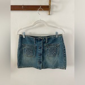 2000’s American Eagle micro mini jean skirt
